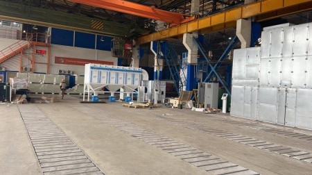 В Омске полным ходом идет монтаж камеры дробеструйной камеры и зоны открытой окраски SPK