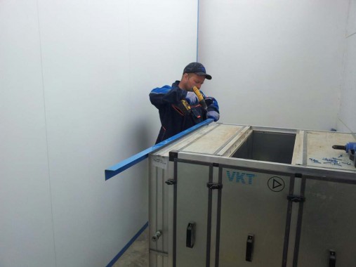 На Заводе по производству дизельных двигателей для локомотивов в г. Астана (Казахстан) SPK GROUP устанавливает камеру для смешивания и хранения красок