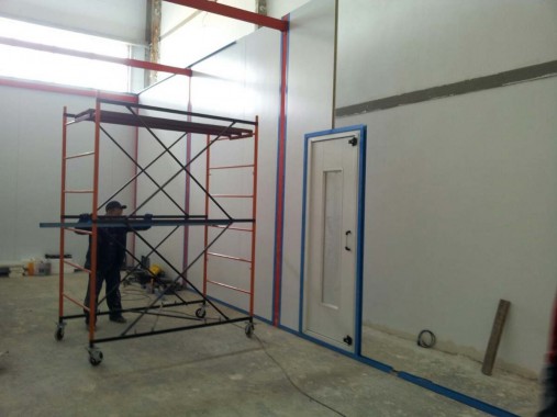 На Заводе по производству дизельных двигателей для локомотивов в г. Астана (Казахстан) SPK GROUP устанавливает камеру для смешивания и хранения красок