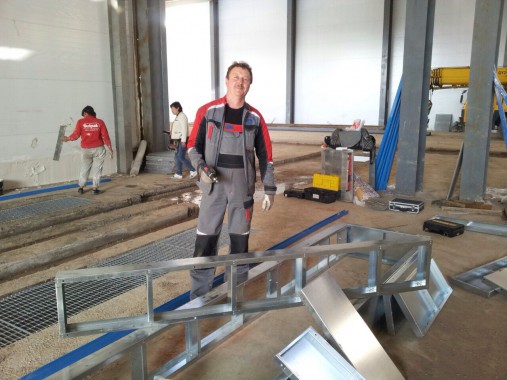 В Казахстане в Астане на Заводе по производству дизельных двигателей для локомотивов GEVO наша компания возводит моечную камеру