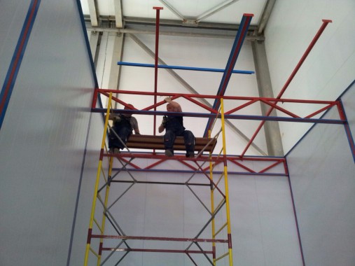 В Казахстане в Астане на Заводе по производству дизельных двигателей для локомотивов GEVO наша компания возводит моечную камеру