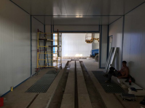 В столице республики Казахстан в Астане на Заводе по производству дизельных двигателей специалистами SPK Group возводится проходная моечная камера для дизельных двигателей В столице республики Казахстан в Астане на Заводе по производству дизельных двигателей специалистами SPK Group возводится проходная моечная камера для дизельных двигателей