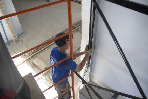 Установка камеры покраски на Заводе по производству дизельных двигателей в Астане (Казахстан)