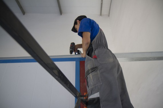 Установка камеры покраски на Заводе по производству дизельных двигателей в Астане (Казахстан)