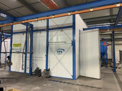 Комплекс подготовки и покраски для деталей с подвесной транспортной системой SPK Комплекс подготовки и покраски для деталей с подвесной транспортной системой SPK GROUP