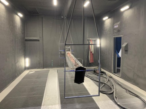 Комплекс подготовки и покраски для деталей с подвесной транспортной системой SPK Комплекс подготовки и покраски для деталей с подвесной транспортной системой SPK GROUP