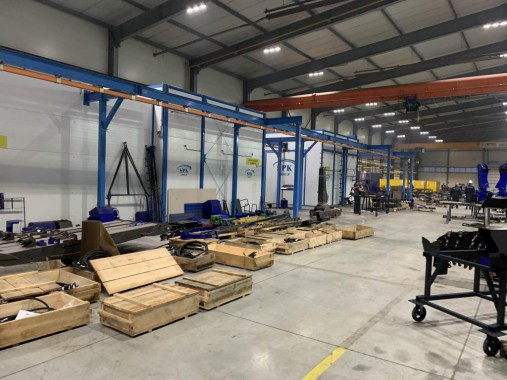 Комплекс подготовки и покраски для деталей с подвесной транспортной системой SPK Комплекс подготовки и покраски для деталей с подвесной транспортной системой SPK GROUP