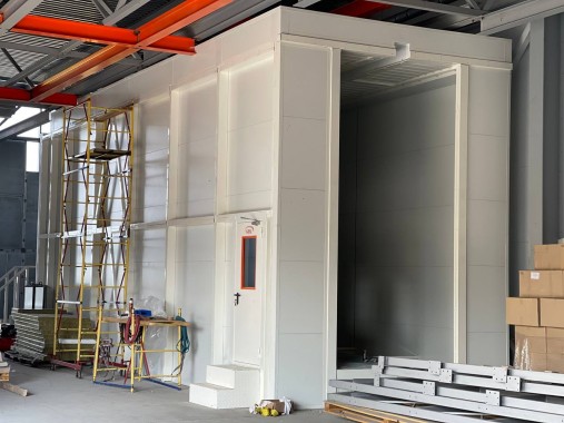 Покрасочный комплекс. Дробеструйные и окрасочно-сушильные камеры SPK, г. Н. Новгород Покрасочный комплекс. Дробеструйные и окрасочно-сушильные камеры SPK GROUP