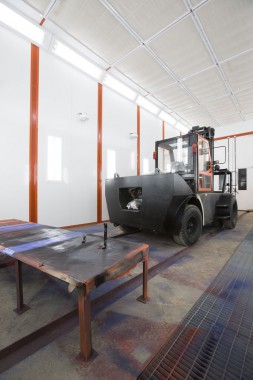 Окрасочно-сушильная камера для вилочных погрузчиков и металлоконструкций (Невьянский Машиностроительный Завод, г. Невьянск, Свердловская область) Окрасочно-сушильная камера для вилочных погрузчиков и металлоконструкций (Невьянский Машиностроительный Завод, г. Невьянск, Свердловская область)