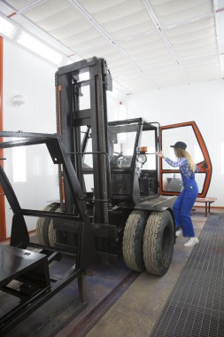 Окрасочно-сушильная камера для вилочных погрузчиков и металлоконструкций (Невьянский Машиностроительный Завод, г. Невьянск, Свердловская область) Окрасочно-сушильная камера для вилочных погрузчиков и металлоконструкций (Невьянский Машиностроительный Завод, г. Невьянск, Свердловская область)