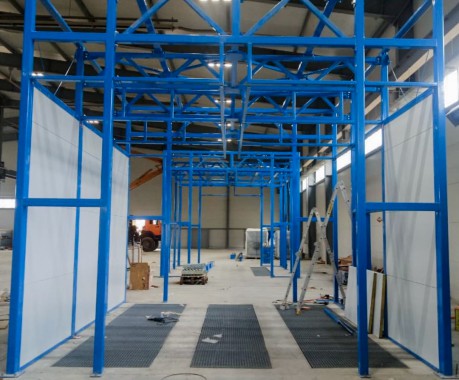 Комплекс подготовки и покраски для деталей с подвесной транспортной системой SPK Комплекс подготовки и покраски для деталей с подвесной транспортной системой SPK GROUP