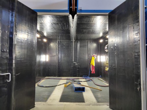 Комплекс подготовки и покраски для деталей с подвесной транспортной системой SPK Комплекс подготовки и покраски для деталей с подвесной транспортной системой SPK GROUP