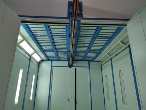 Комплекс подготовки и покраски для деталей с подвесной транспортной системой SPK Комплекс подготовки и покраски для деталей с подвесной транспортной системой SPK GROUP