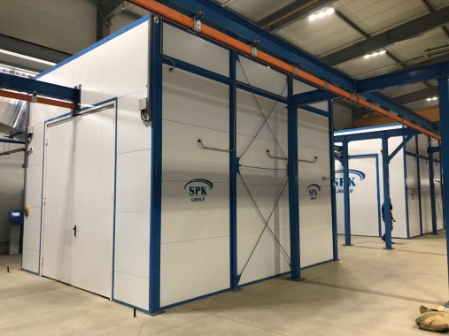 Комплекс подготовки и покраски для деталей с подвесной транспортной системой SPK Комплекс подготовки и покраски для деталей с подвесной транспортной системой SPK GROUP