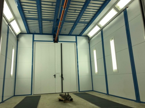 Комплекс подготовки и покраски для деталей с подвесной транспортной системой SPK Комплекс подготовки и покраски для деталей с подвесной транспортной системой SPK GROUP